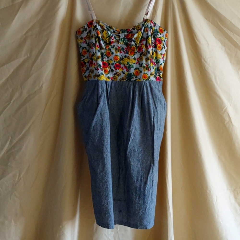 Cute little dress Size L